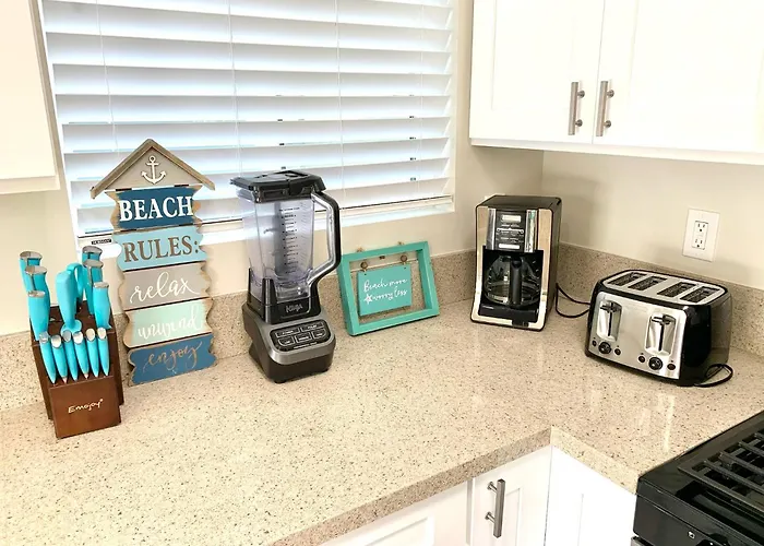 Oceanside Getaway Close To Beach And Legoland