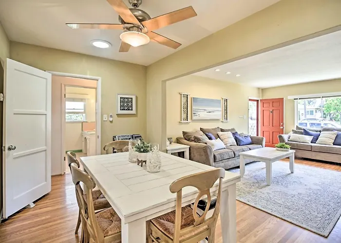 Oceanside Home W/ Yard - Walk To Beach & Pier