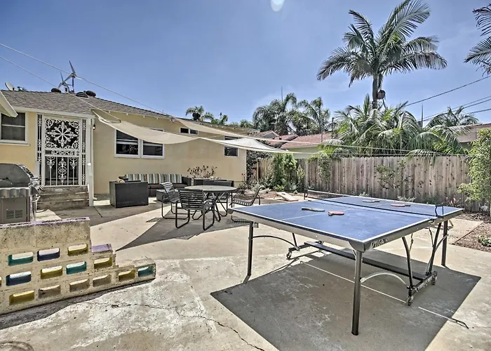 Oceanside Home W/ Yard - Walk To Beach & Pier